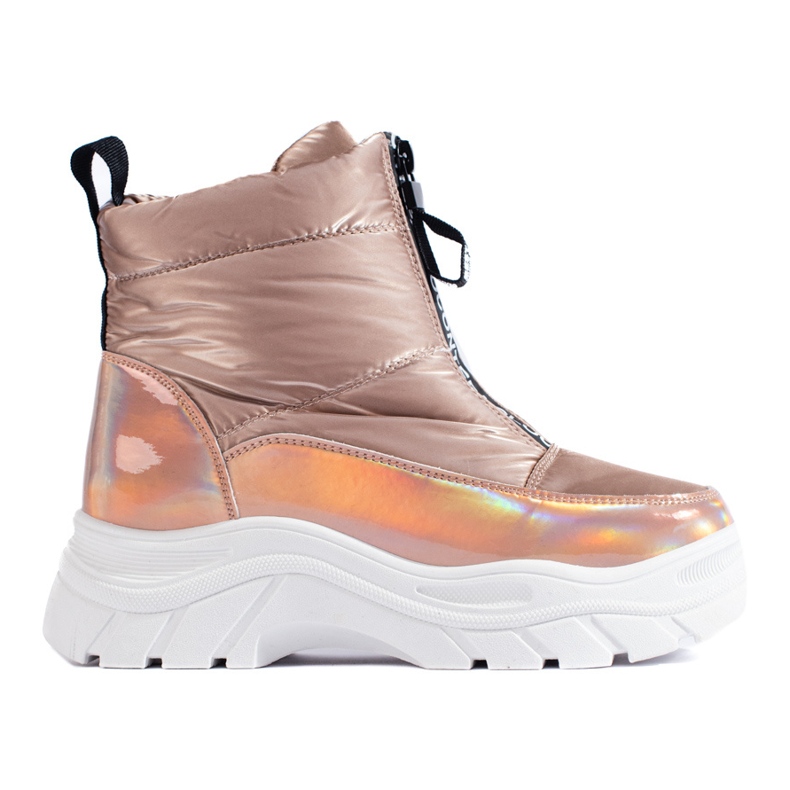 Schneeschuhe auf der VINCEZA-Plattform golden