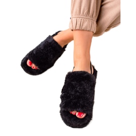 TRENDI Schwarze Hausschuhe auf einem Radiergummi