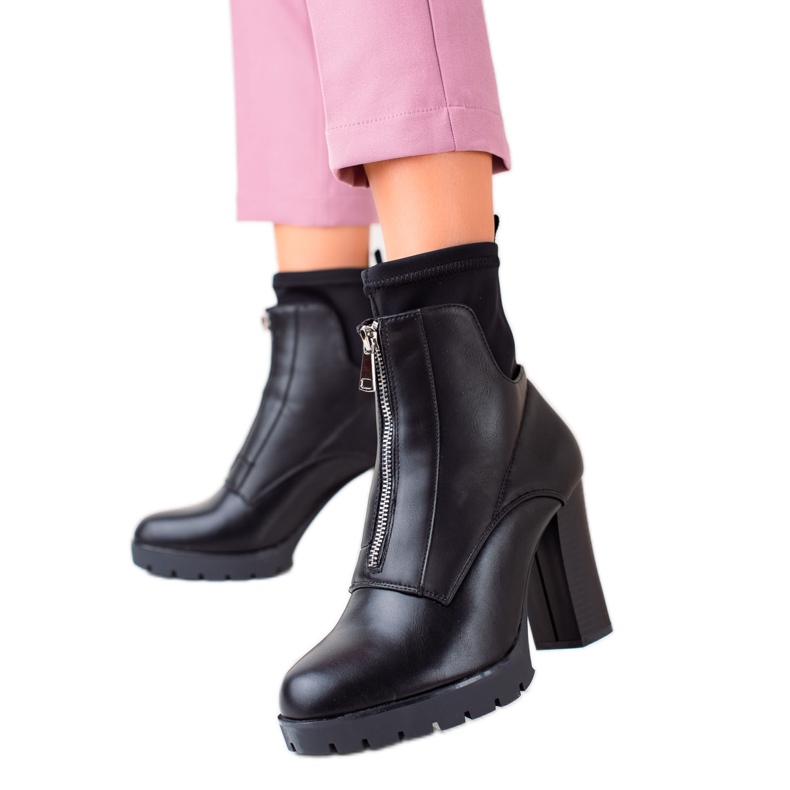 Bestelle Schwarze Stiefel auf High Heels