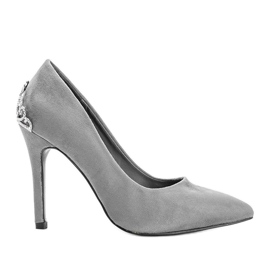 Graue Pumps auf einem Maricka-Absatz