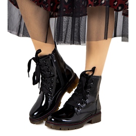 Evento Delphine schwarze Lackstiefel