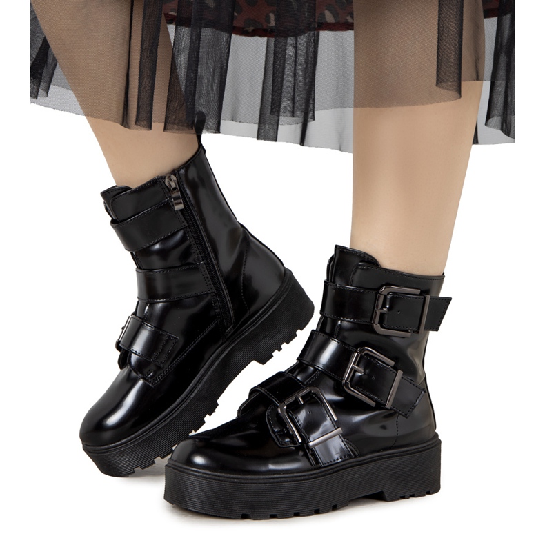 Schwarze Stiefeletten auf der Austin-Plattform