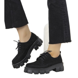 Schwarze Schuhe auf dicker Melisande-Sohle