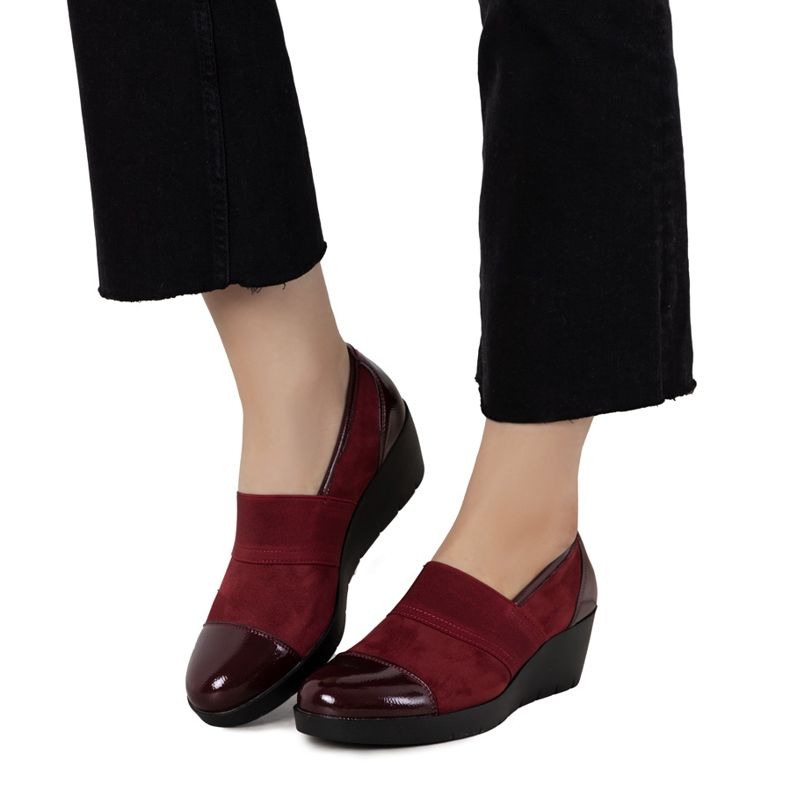 Kastanienbraune Brogues auf Keilabsatz Lirienne rot