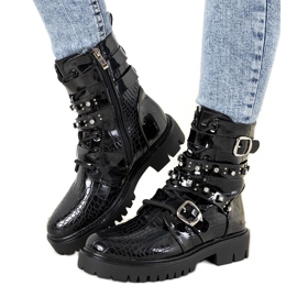 Albertine flache Stiefel aus schwarzem Lack