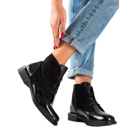 Schwarze Stiefel von Sergio Leone