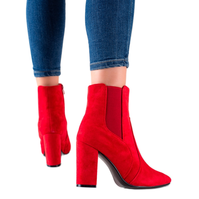 Marquiz Rote stylische Booties auf einem Pfosten