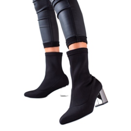 TRENDI Slip-on-Stiefel mit silbernem Absatz schwarz