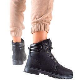 TRENDI Schwarze Trapper mit Erwärmung