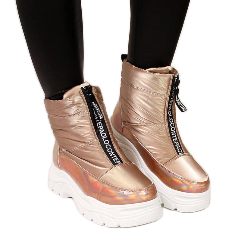 Schneestiefel auf der Vinceza W JAN46C Holoplattform golden