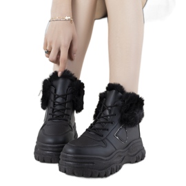 Schwarze Sneaker mit Doreen Fell