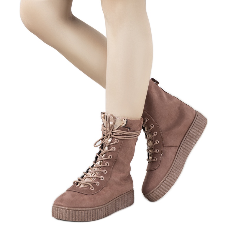 Rosa Winter-Soliz-Sneakers