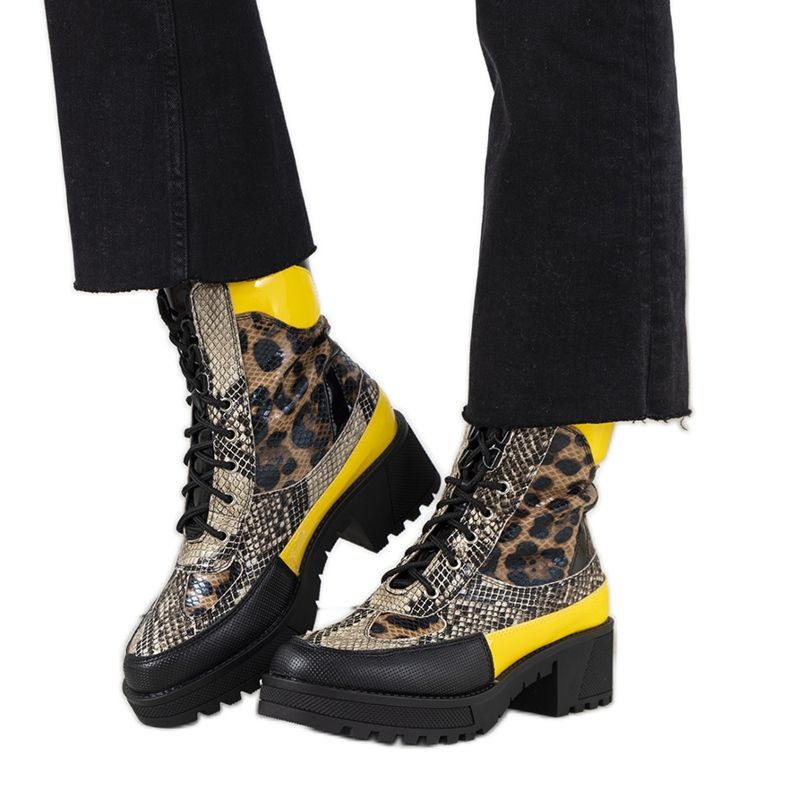 Schwarze Trapper im Tiermotiv von Felis