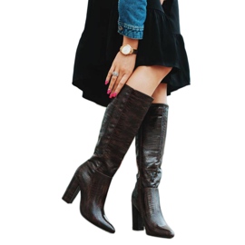 Braune Stiefel auf dem Posten von Phoebo schwarz