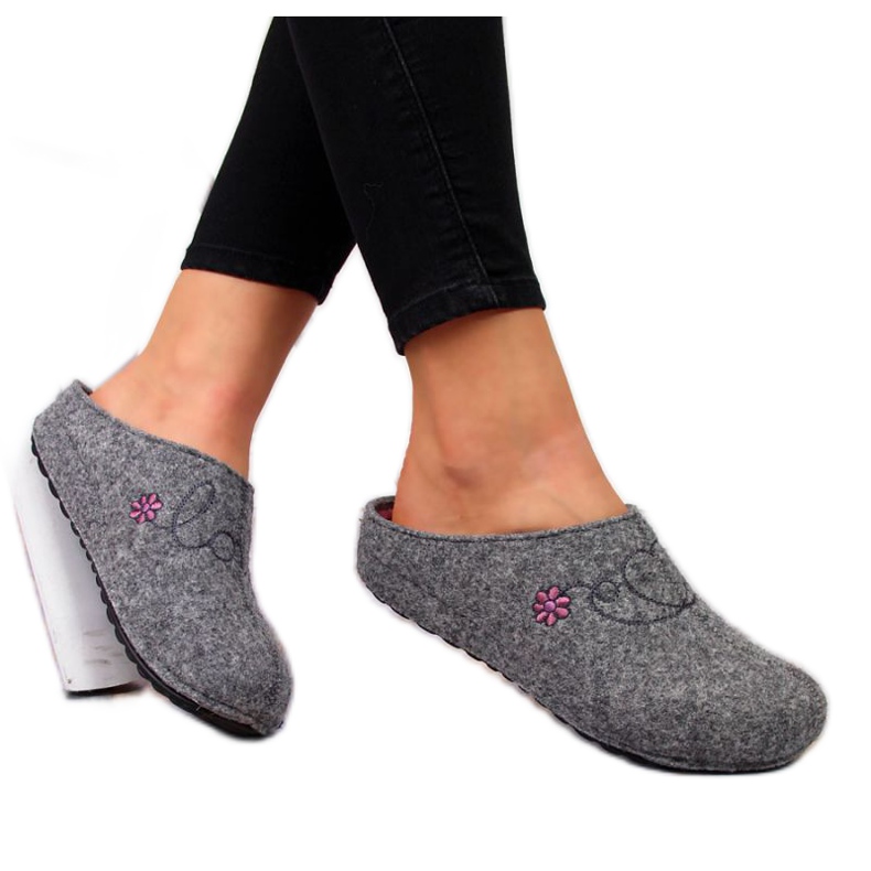 Hausschuhe mit Stickerei Panto Fino W INT1632 grau