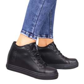 Schwarze Sneakers mit Keilabsatz Big Star W EE274127