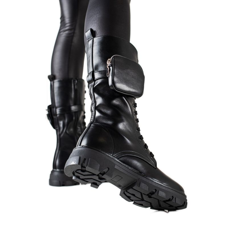 TRENDI Schwarze Stiefel auf der Plattform