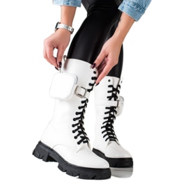 TRENDI Weiße Stiefel auf der Plattform