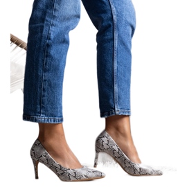 Beige Pumps im Schlangenhautmuster Nickle