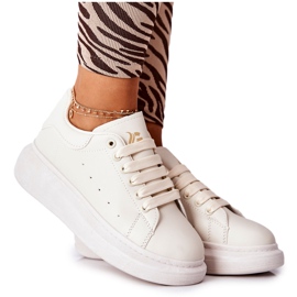 Sportschuhe aus Leder auf beiger Lemmy-Plattform