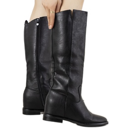 Schwarze Stiefel auf dem Rosamonde-Wedge