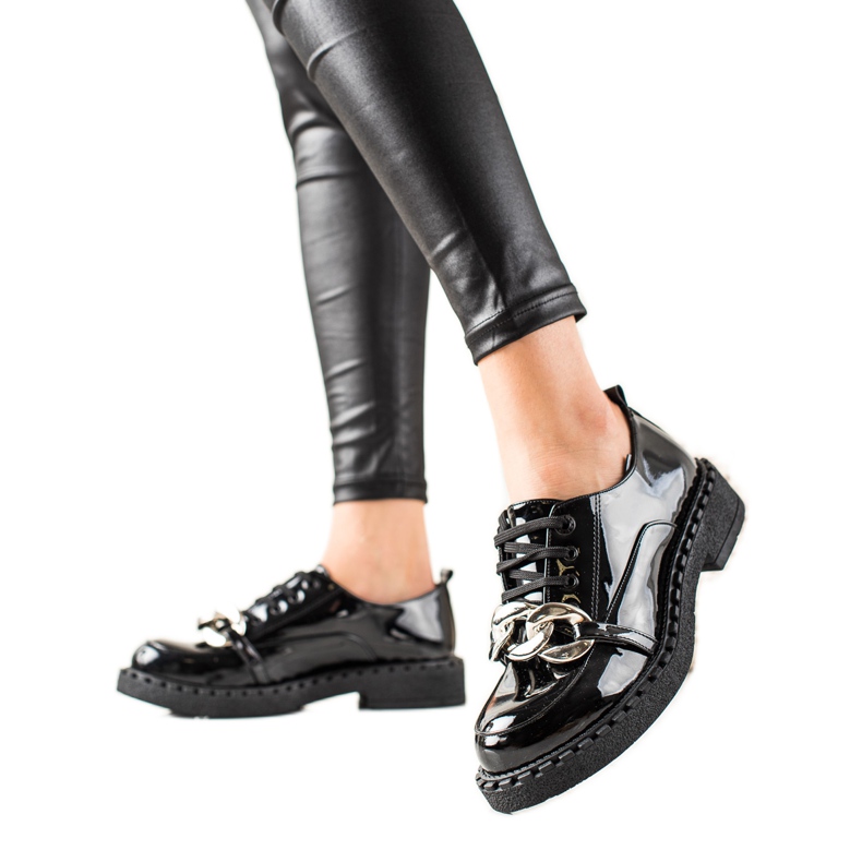 TRENDI Modische schwarze Schuhe