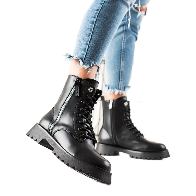 TRENDI Modische schwarze Trapper