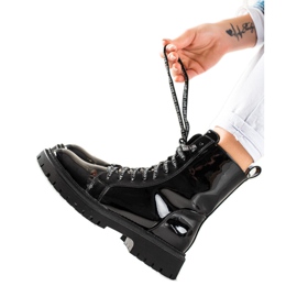 TRENDI Schwarze Schnürstiefel