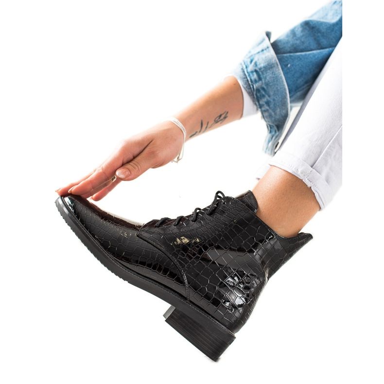 TRENDI Stylische Stiefel mit Muster schwarz