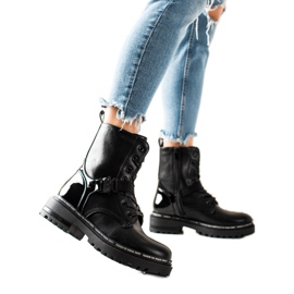 TRENDI Schwarze Arbeiter mit einer Schnalle