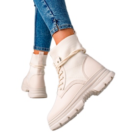 TRENDI Beige Stiefel zum Schnüren