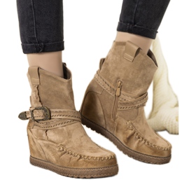Beige isolierte Damenstiefel im Stil von Boho Hanson