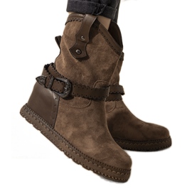 Braune Damenstiefel mit Isolierung am Sherry Wedge