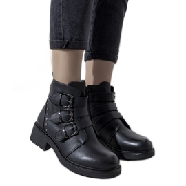 Schwarze Stiefel mit isolierten Nieten von Adams