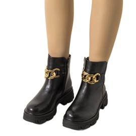 Schwarze gepolsterte Stiefeletten mit Kette von Kathlyn