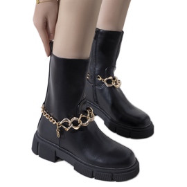 Schwarze isolierte Stiefel mit goldener Marsha-Kette
