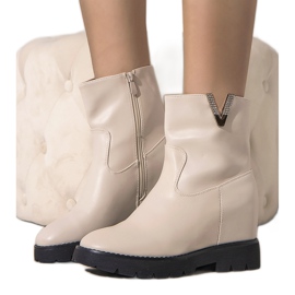 Beige Damenstiefel auf dem Goldie Wedge naturfarben