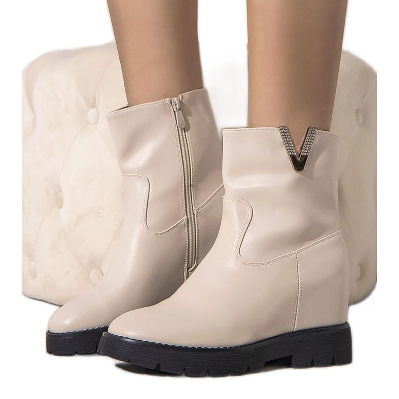 Beige Damenstiefel auf dem Goldie Wedge ecru