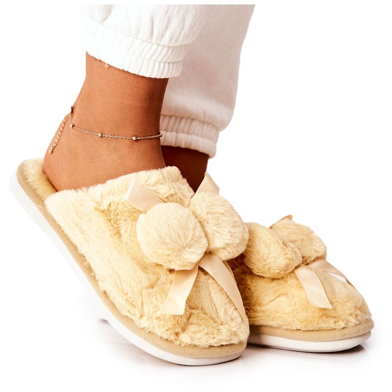 Gelbe Pamppy-Pelz-Hausschuhe mit Pompons beige ecru