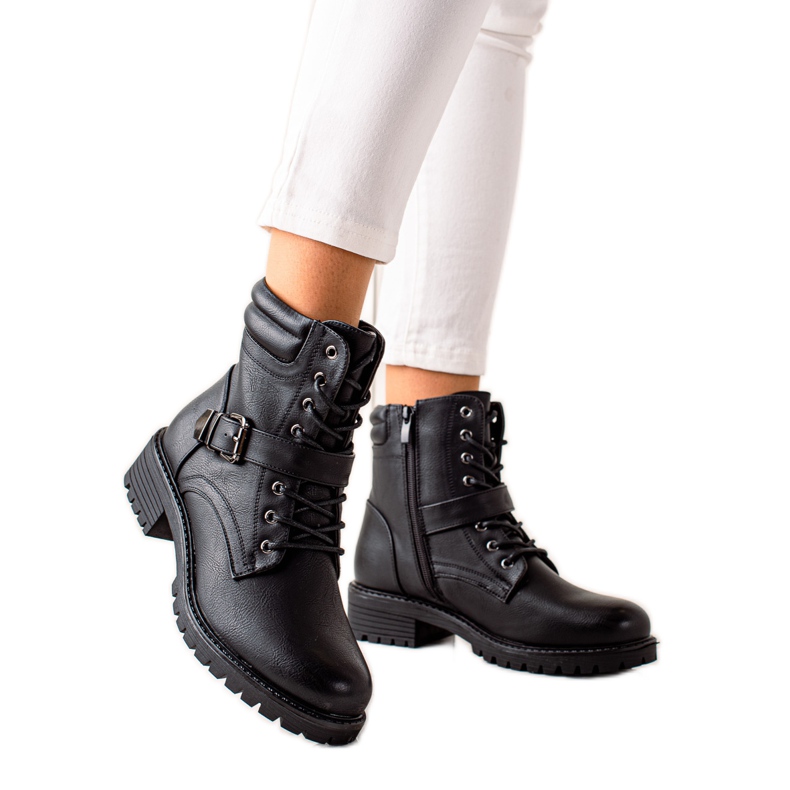 Anesia Paris Schwarze Arbeiter mit einer Schnalle