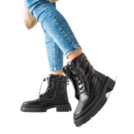 Small Swan Schwarze Schneestiefel auf der Plattform