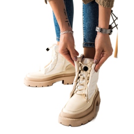 Small Swan Beige Schneestiefel auf der Plattform