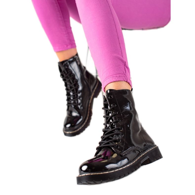 Small Swan Klassisch lackierte Wanderschuhe schwarz