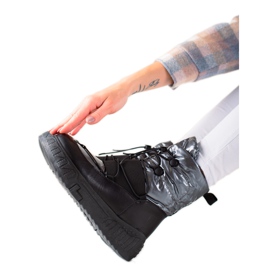 TRENDI Bequeme Schneestiefel auf der Plattform schwarz silber-