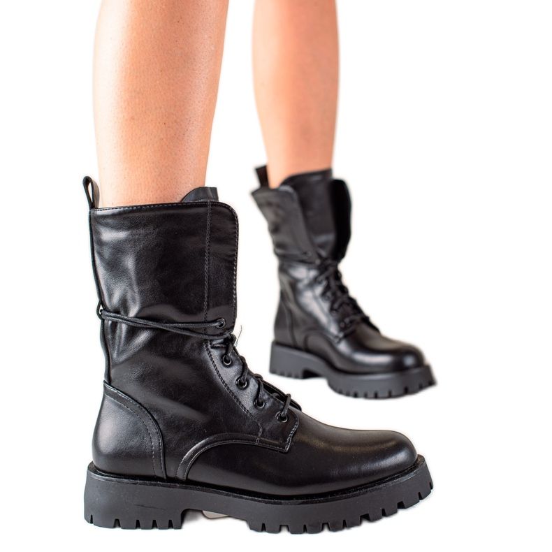 TRENDI Klassische hohe Stiefel schwarz