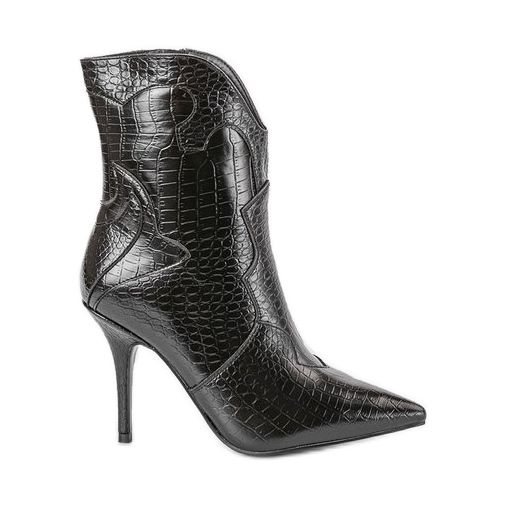 Schwarze Stiefel mit Prägung auf einem Cro-Absatz