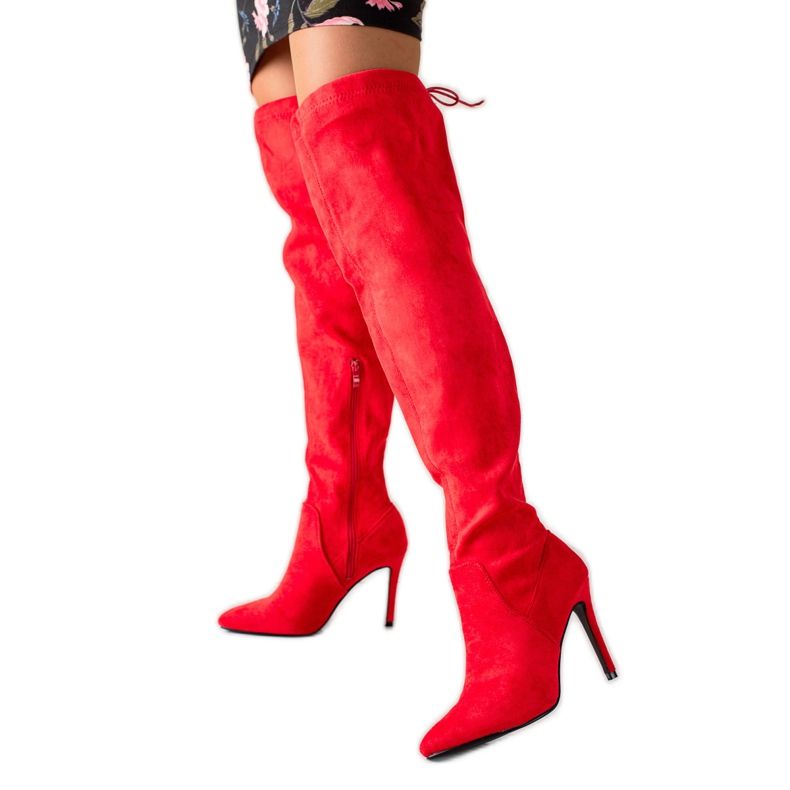 Small Swan Wildlederstiefel auf einem hohen Absatz rot