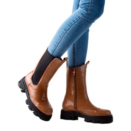 Small Swan Hohe Stiefel auf der Plattform braun