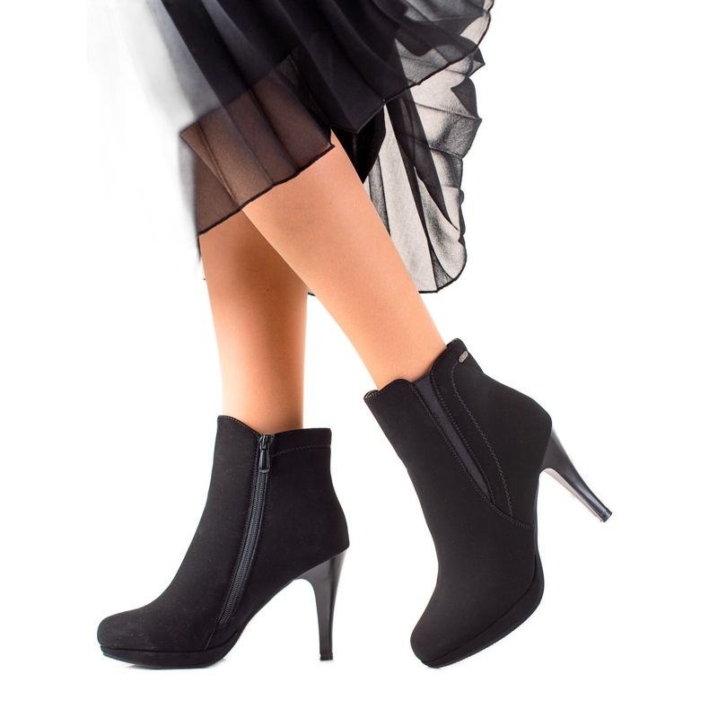 Camo Stylische Stiefel auf einem hohen Absatz schwarz