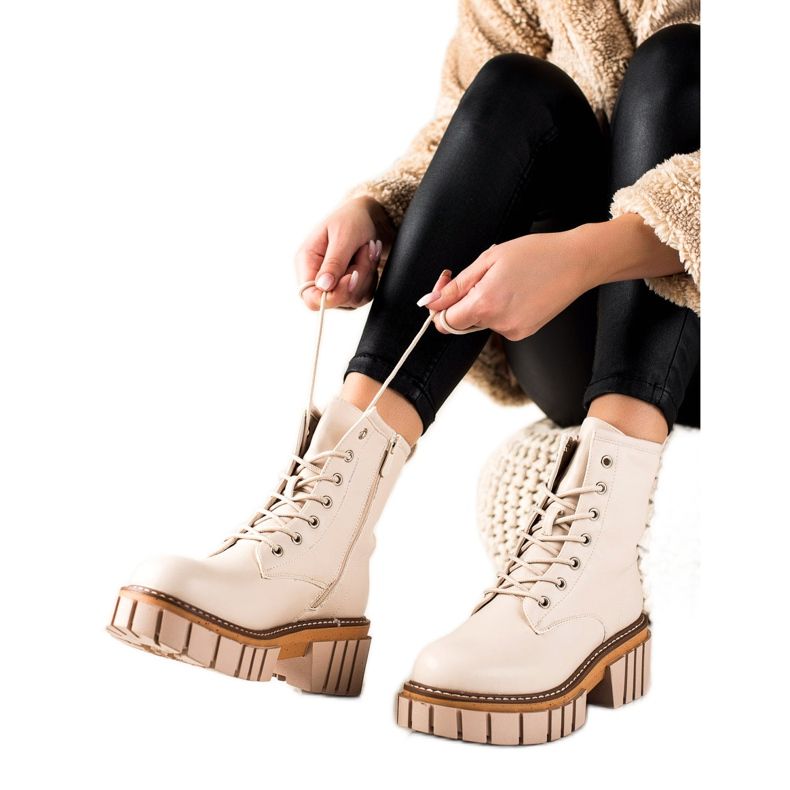 Seastar Stiefel Trapper auf der Plattform beige